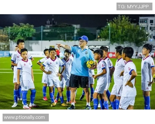 达尼洛的足球之路：从青训小将到世界舞台的闪耀明星