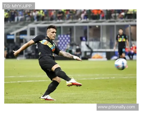 马丁内斯：从足球场上的传奇到生活中的启示与奋斗历程